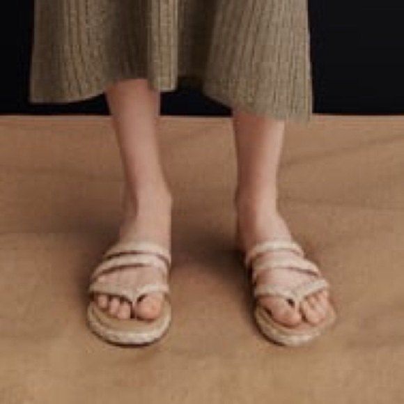 NWT. Zara Cream  Zara Woven Flat Sandals. Size 7,5. - Picture 5 of 7